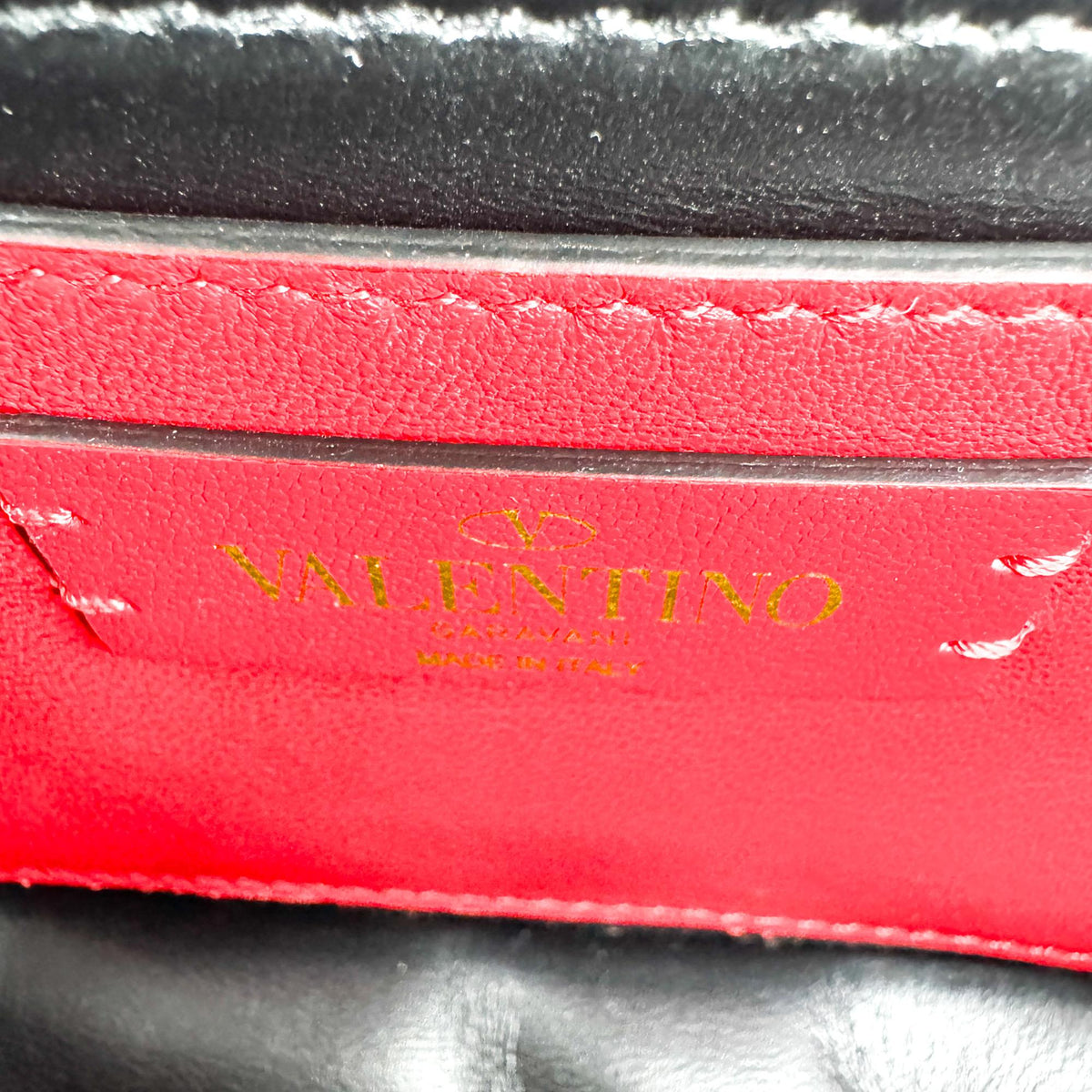 Valentino Garavani Supervee Leather Black Leather Crossbody Bag Bag (Pre-Owned)