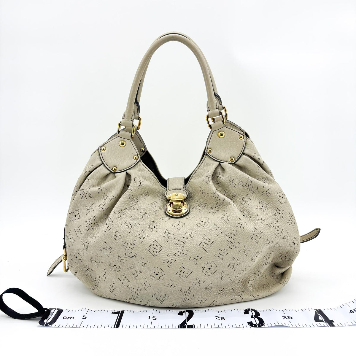 Louis Vuitton L Hobo Mahina Leather Beige Leather Shoulder Bag Bag (Pre-Owned)