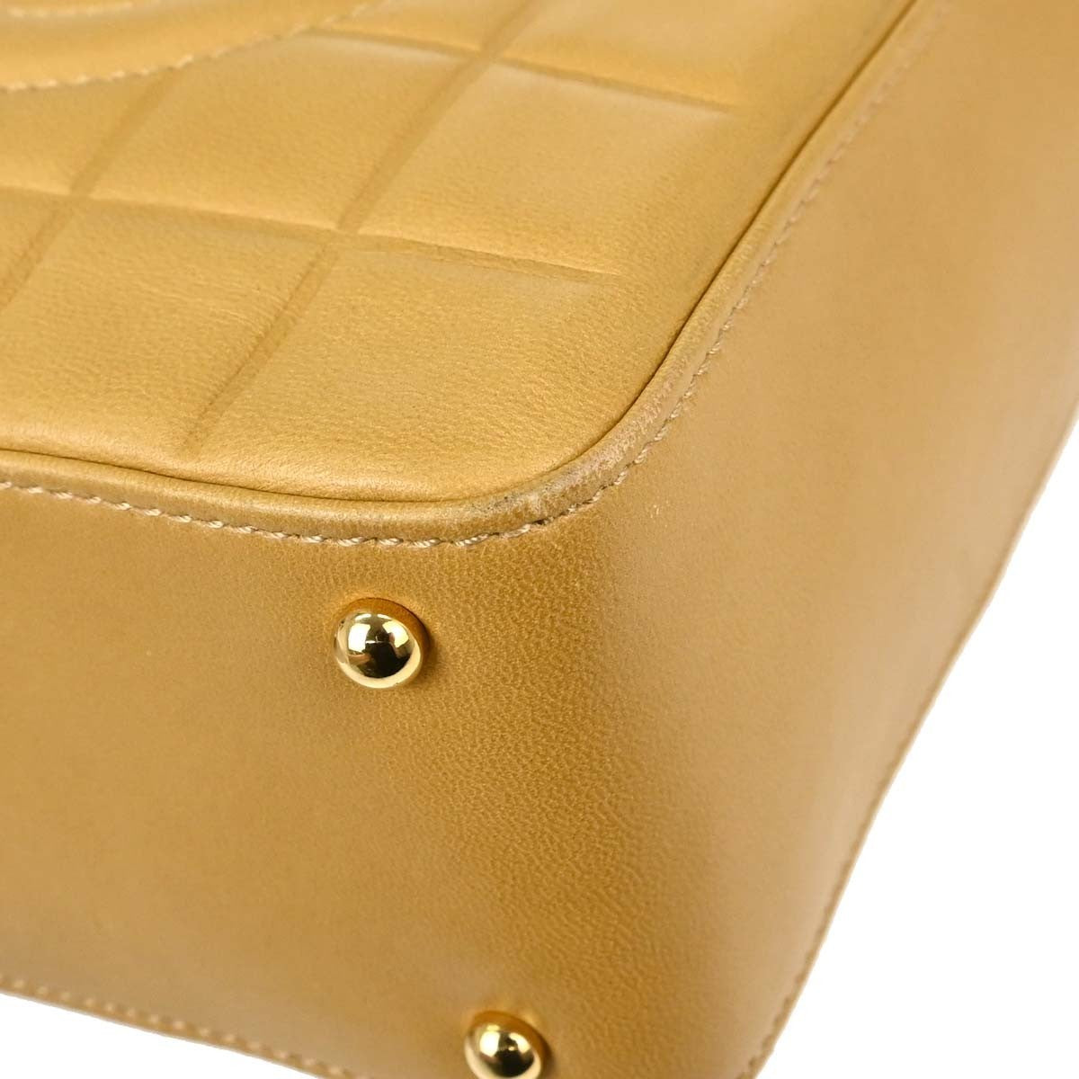Chanel Chocolate Bar Cc Quilted Leather Beige Leather Shoulder Bag Bag (Pre-Owned)