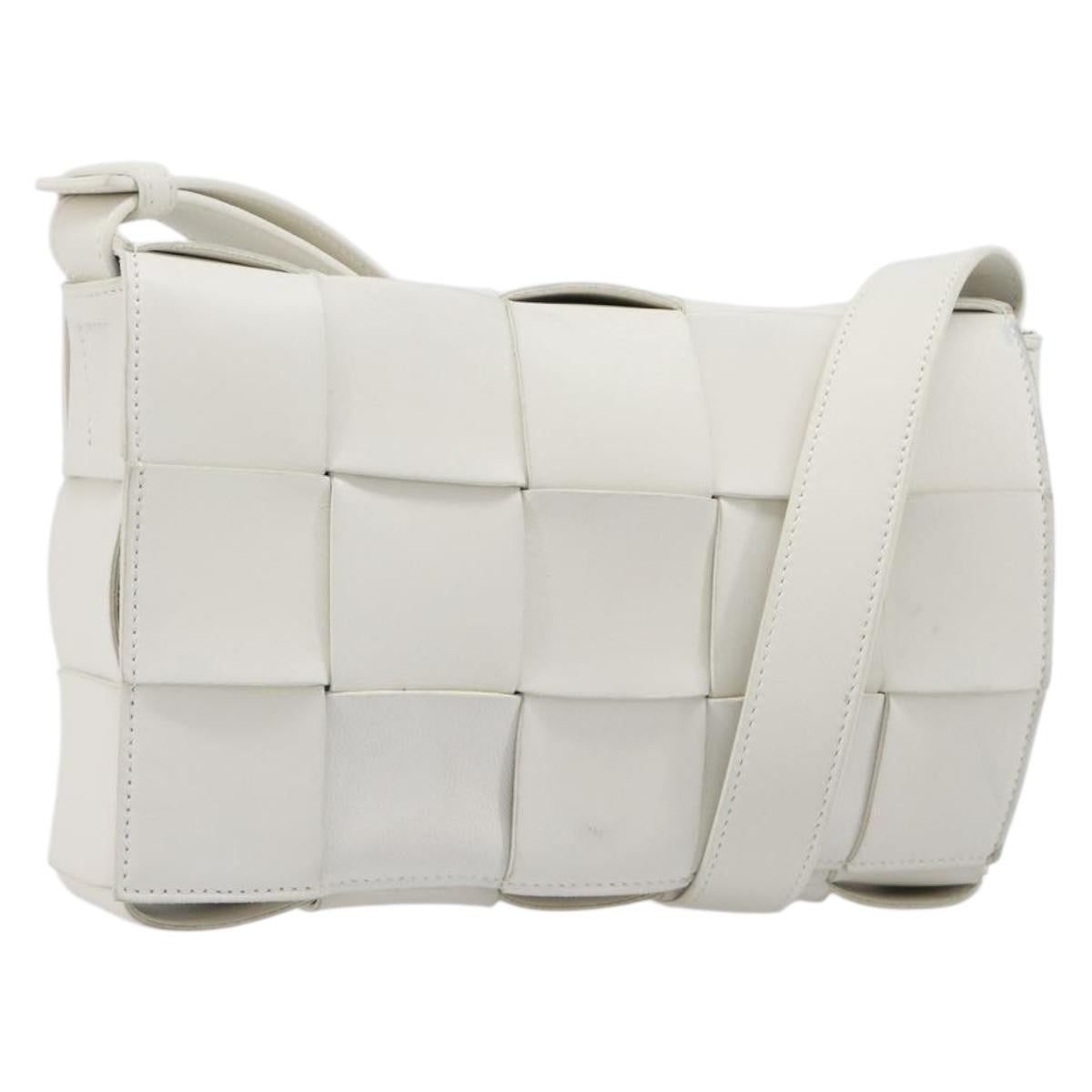 Bottega Veneta Cassette Maxi Intrecciato Leather White Leather Crossbody Bag Bag (Pre-Owned)