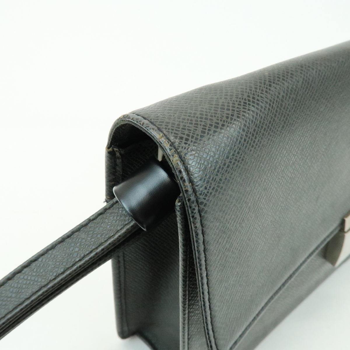 Louis Vuitton Selenga Pochette Taiga Leather Gray Leather Clutche & Pouche Bag (Pre-Owned)