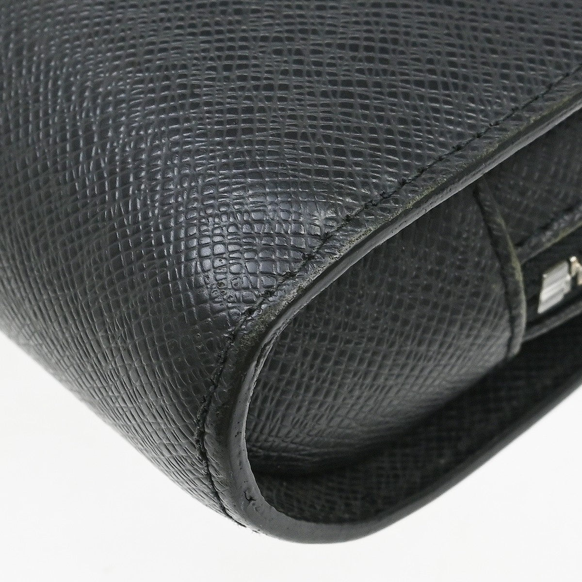 Louis Vuitton Pochette Baikal Clutch Taiga Leather Black Leather Clutche & Pouche Bag (Pre-Owned)