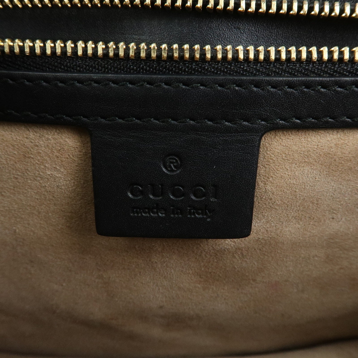 Gucci Sylvie Leather Black Leather Shoulder Bag Bag (Pre-Owned)