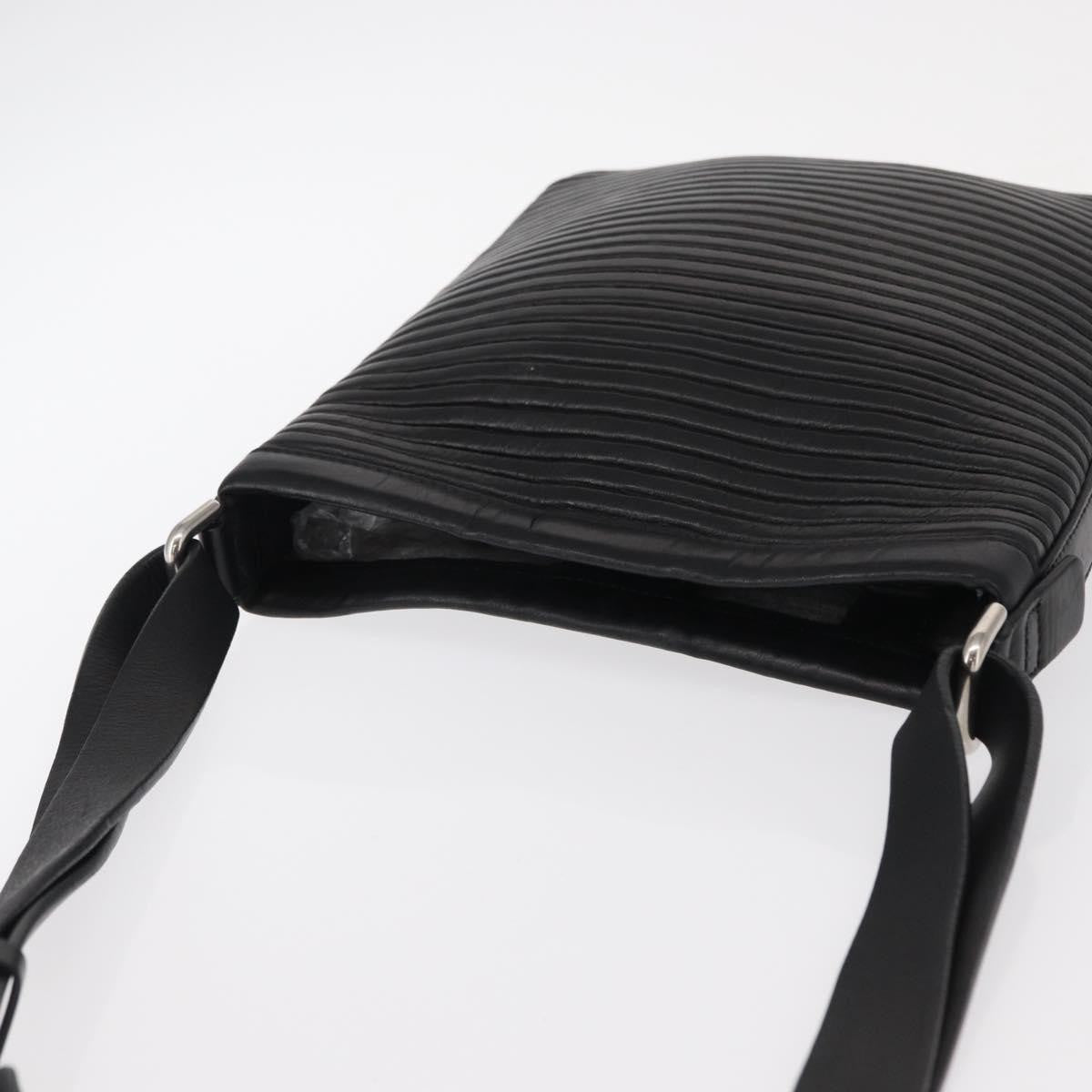 Salvatore Ferragamo Gancini Leather Black Leather Shoulder Bag Bag (Pre-Owned)