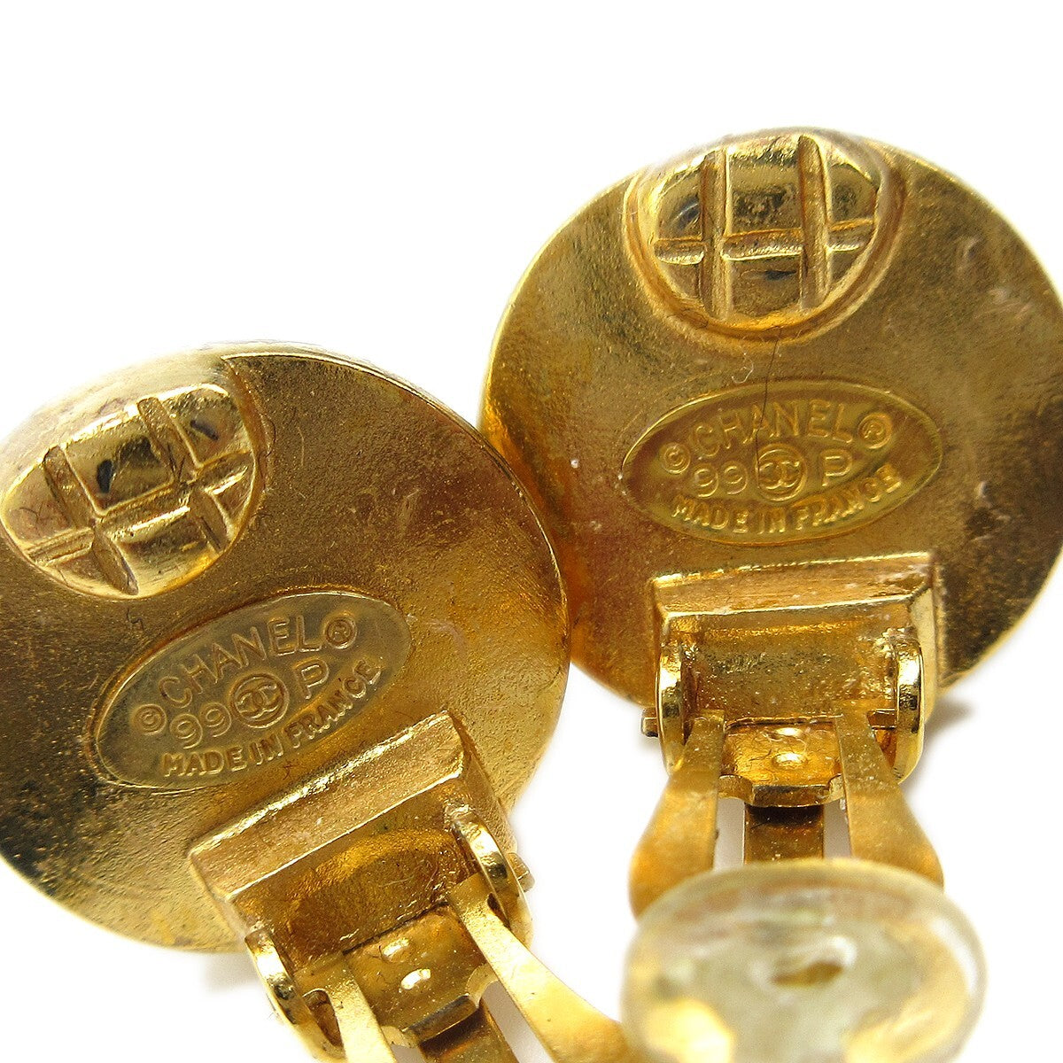 Chanel Vintage Cc Round Button Clip-On Metal Gold Gold_Plated Earrings Jewelry (Pre-Owned)