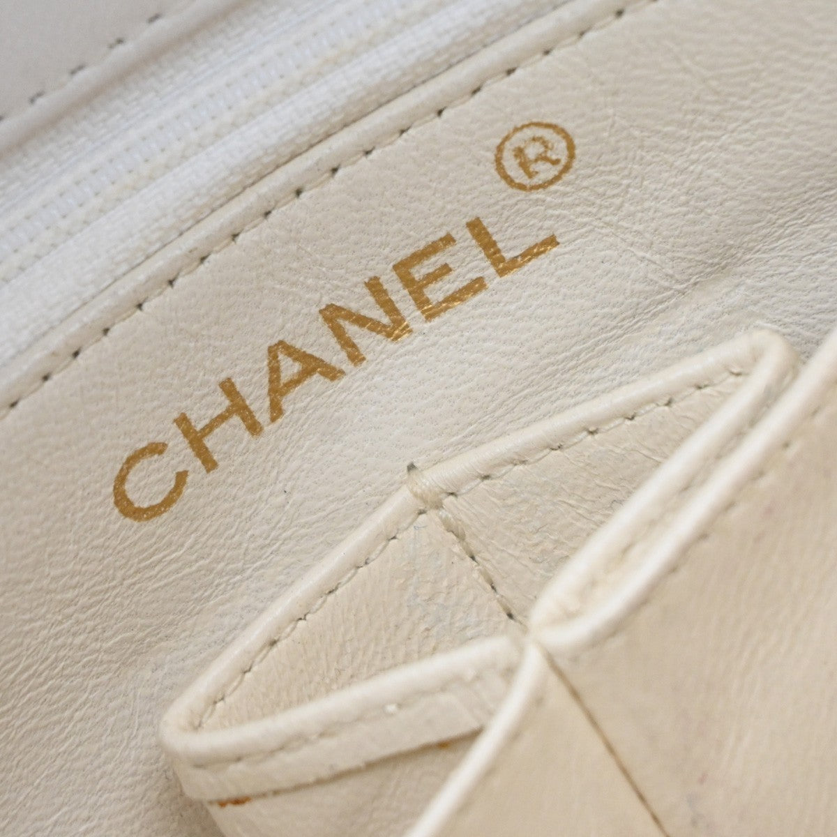 Chanel Vintage Square Classic Flap Quilted Lambskin White Leather Shoulder Bag Bag (Pre-Owned)