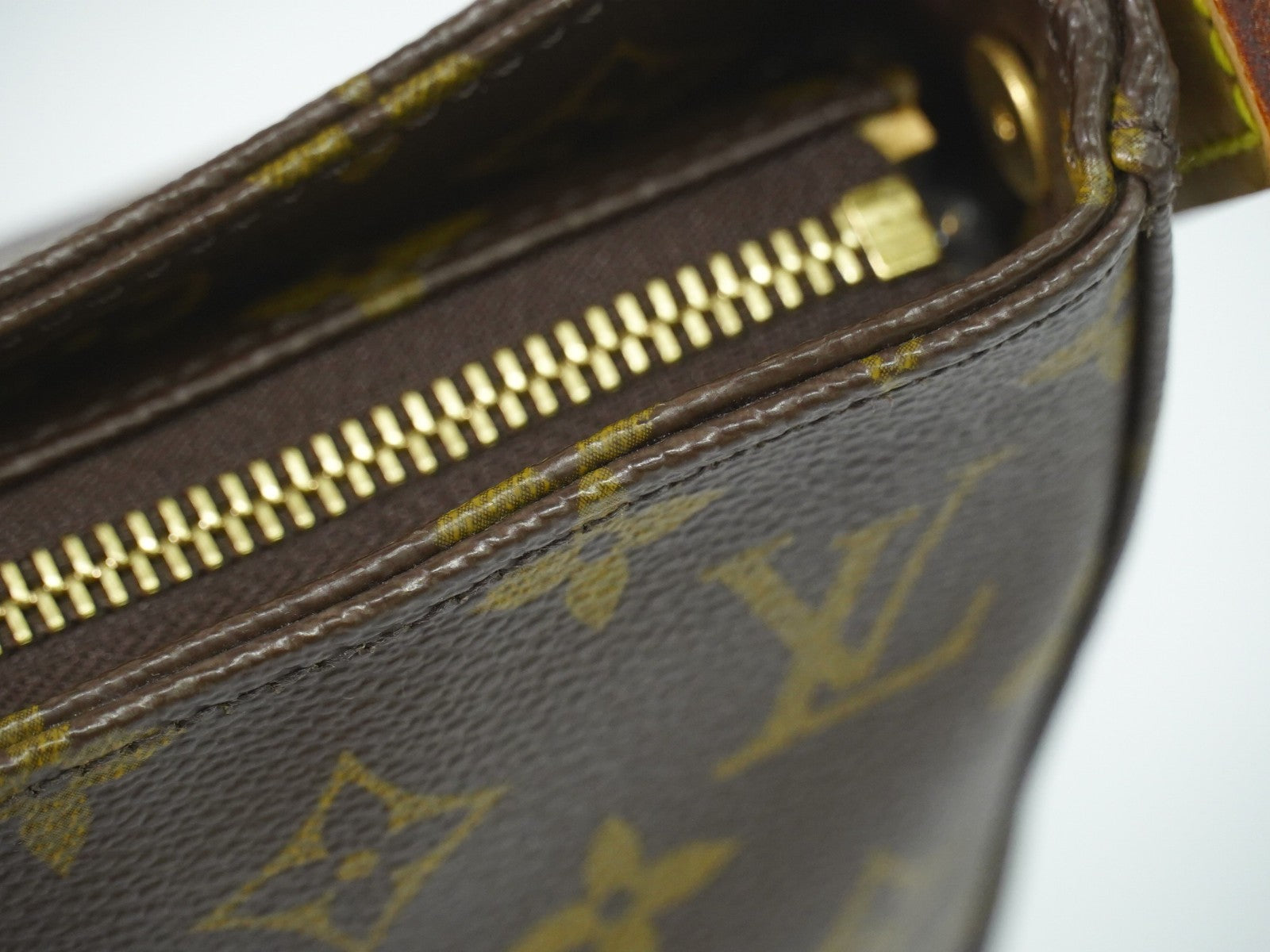 Louis Vuitton Monogram Looping Monogram Canvas Brown Canvas Shoulder Bag Bag (Pre-Owned)