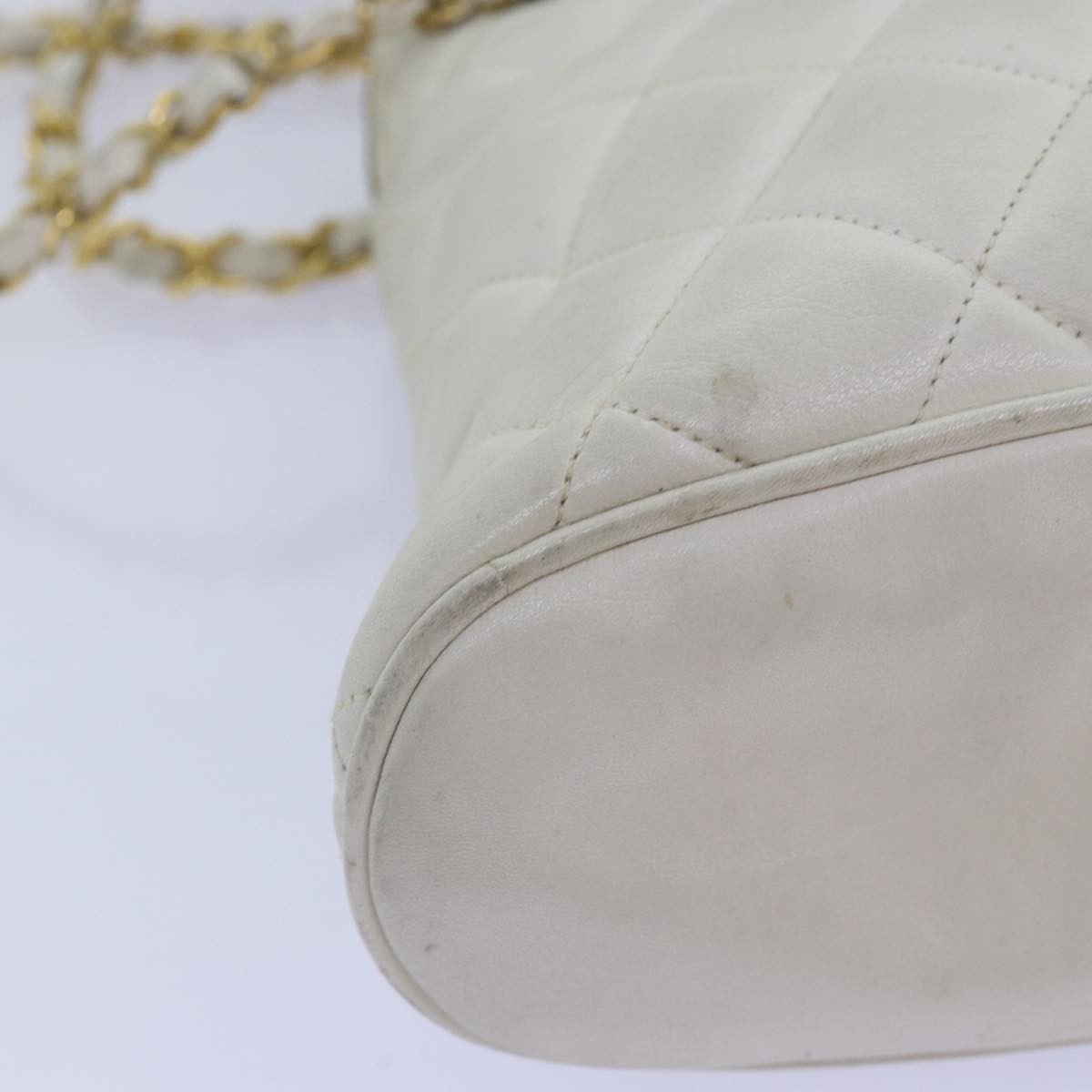 Chanel Vintage Zip Chain Quilted Caviar White Leather Shoulder Bag Bag (Pre-Owned)