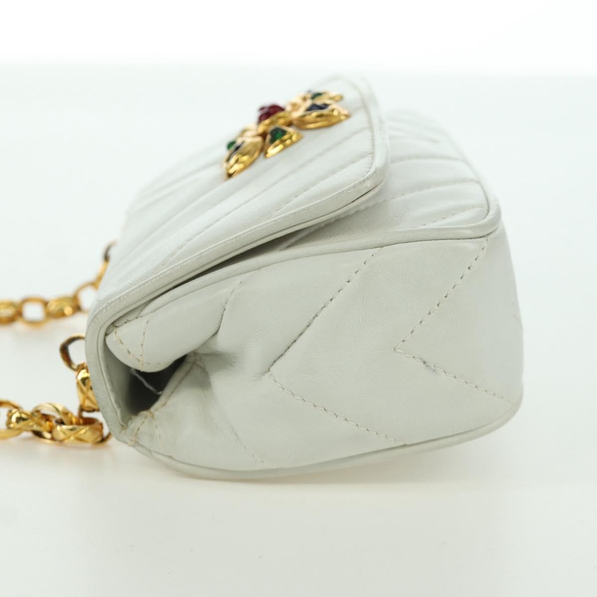 Chanel Vintage Gripoix Flap Leather White Leather Shoulder Bag Bag (Pre-Owned)