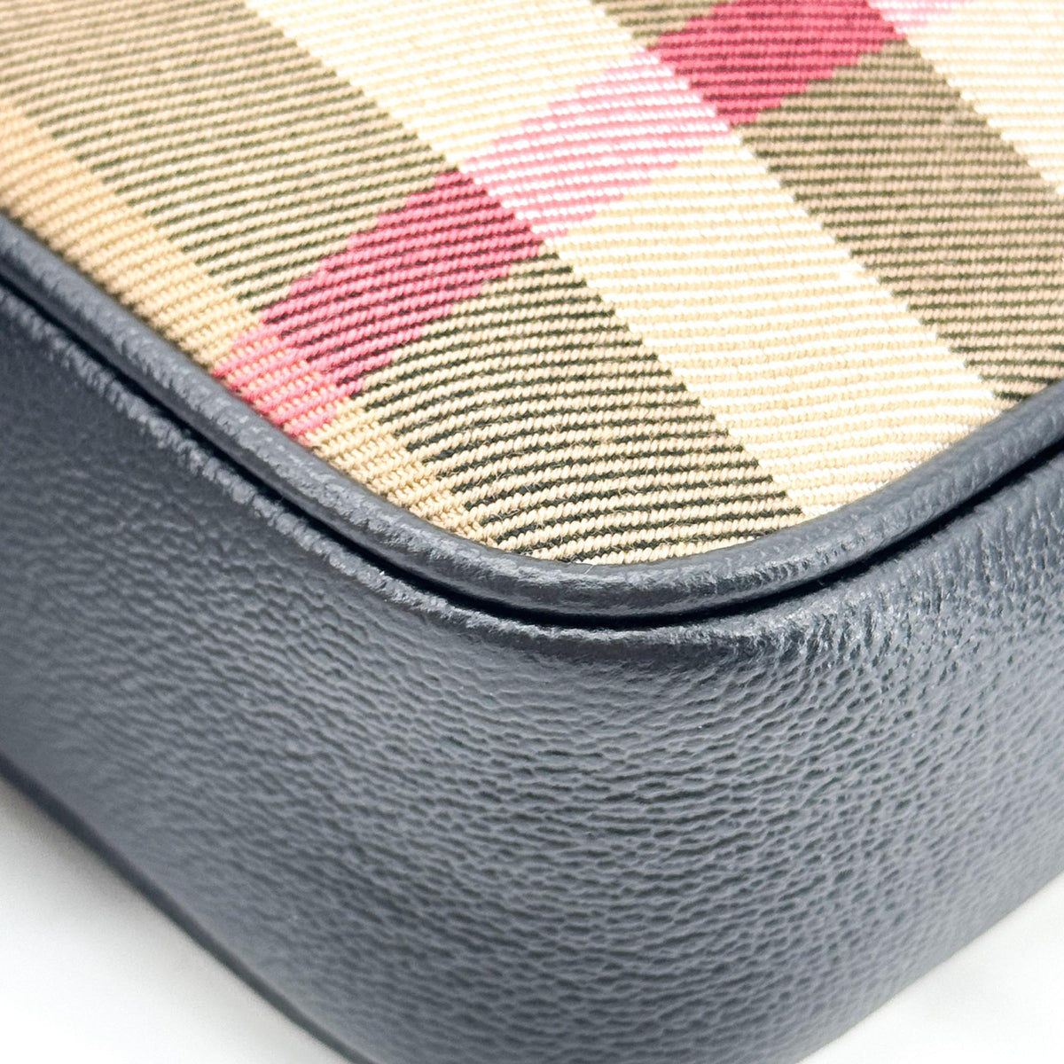Burberry Camera Vintage Check Canvas Black Canvas Handbag (Pre-Owned)