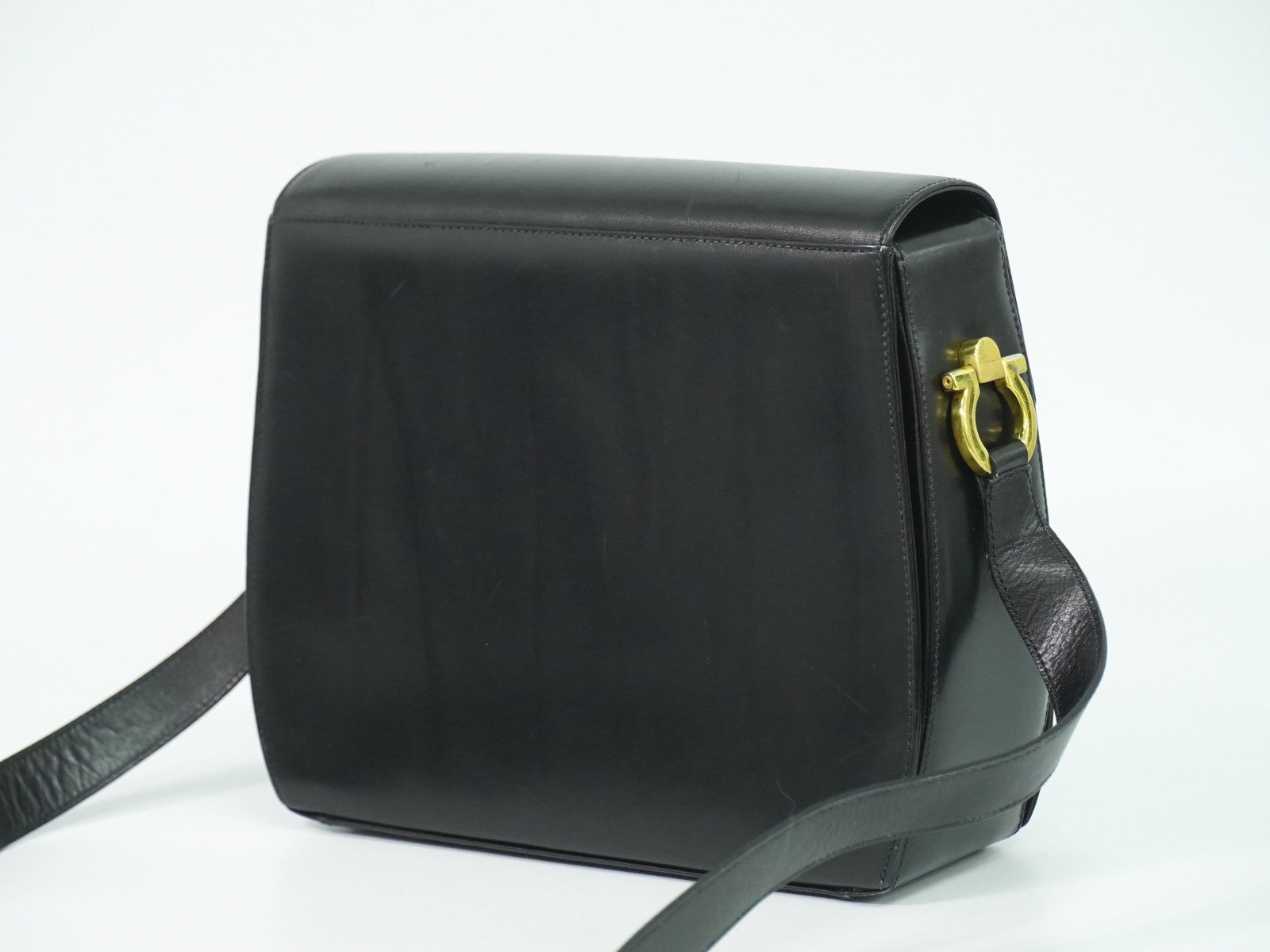 Salvatore Ferragamo Gancini Leather Black Leather Shoulder Bag Bag (Pre-Owned)