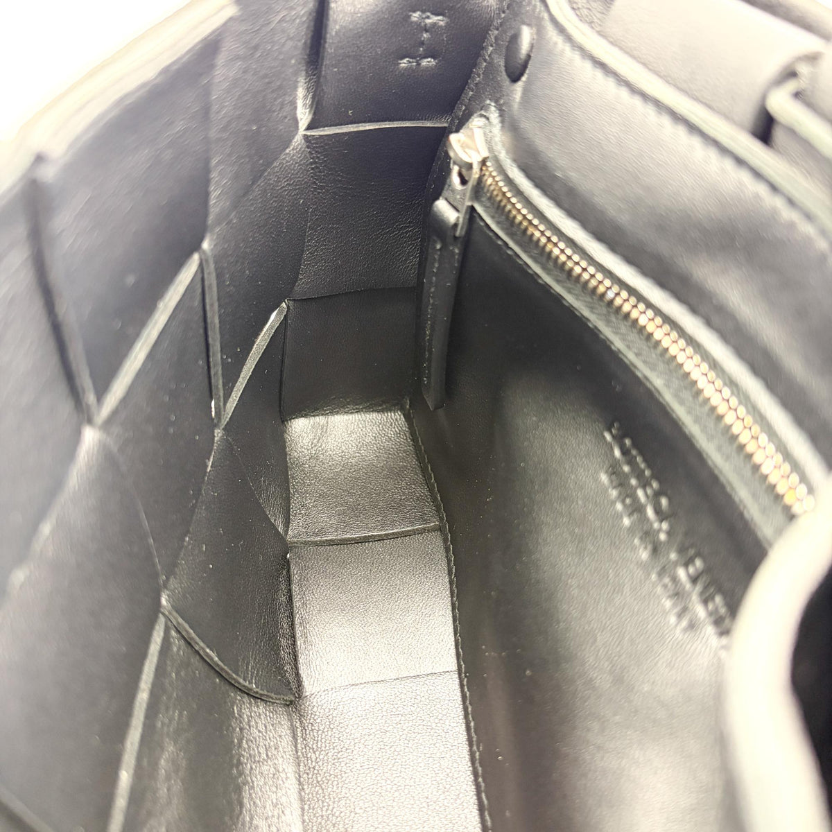 Bottega Veneta Cassette Maxi Intrecciato Patent Black Leather Crossbody Bag Bag (Pre-Owned)