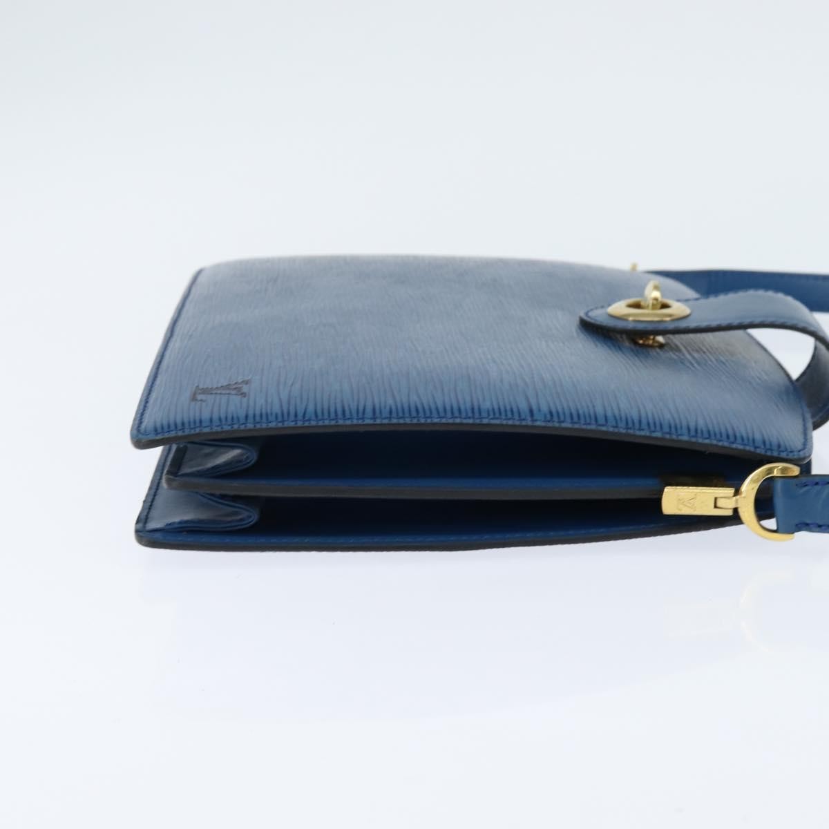Louis Vuitton Capucines Epi Leather Blue Leather Shoulder Bag Bag (Pre-Owned)