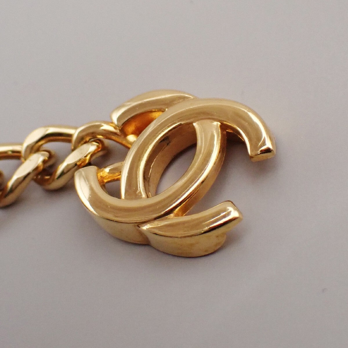 Chanel Vintage Turnlock Reissue Chain Metal Gold Gold_Plated Jewelry (Pre-Owned)
