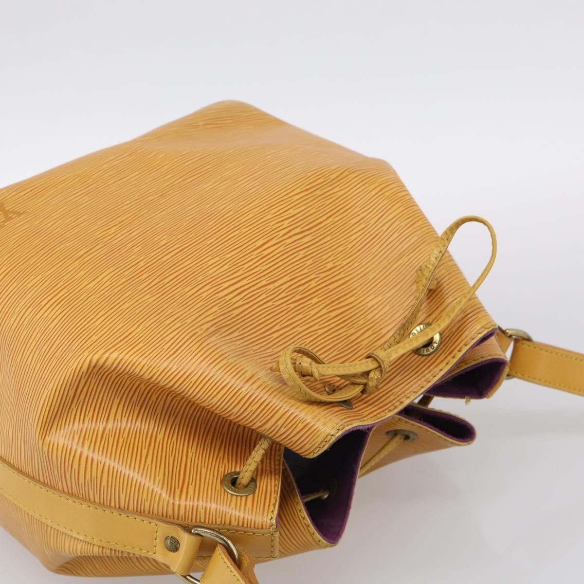 Louis Vuitton Petit Noe Epi Leather Yellow Leather Handbag (Pre-Owned)