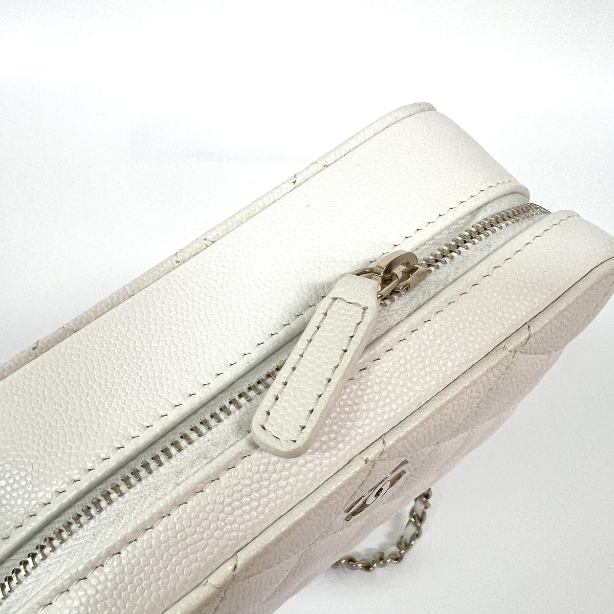 Chanel Square Cc Chain Camera Quilted Caviar White Leather Shoulder Bag Bag (Pre-Owned)