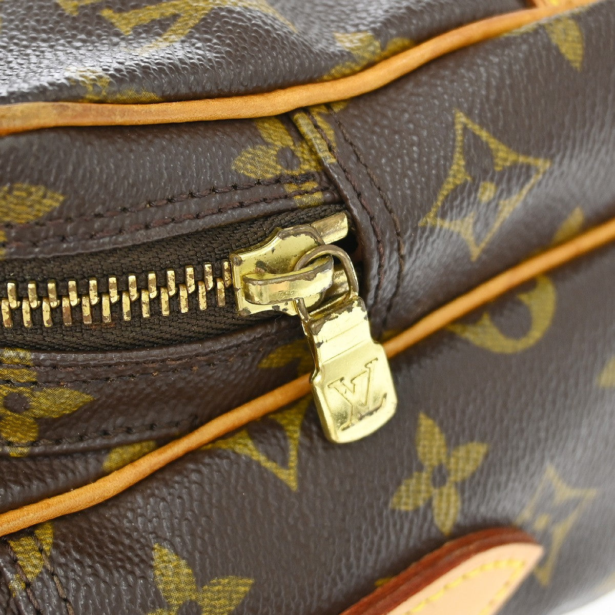 Louis Vuitton Nil Messenger Monogram Canvas Brown Canvas Shoulder Bag Bag (Pre-Owned)