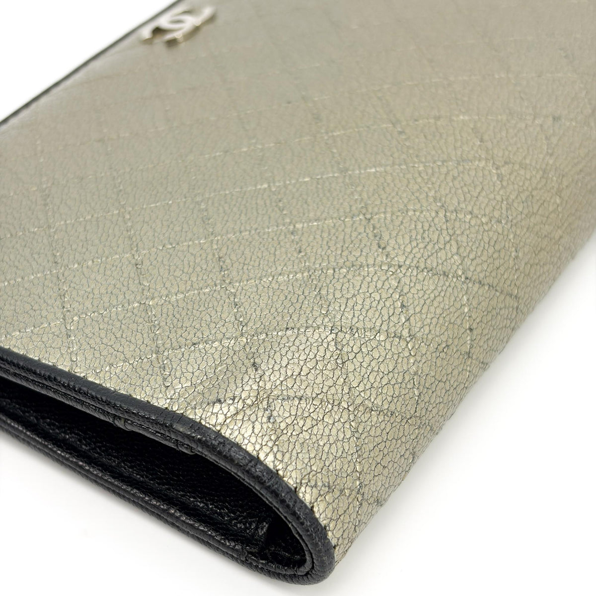 Chanel 19 Flap Quilted Lambskin Gold Calfskin Wallets Accessory (Pre-Owned)