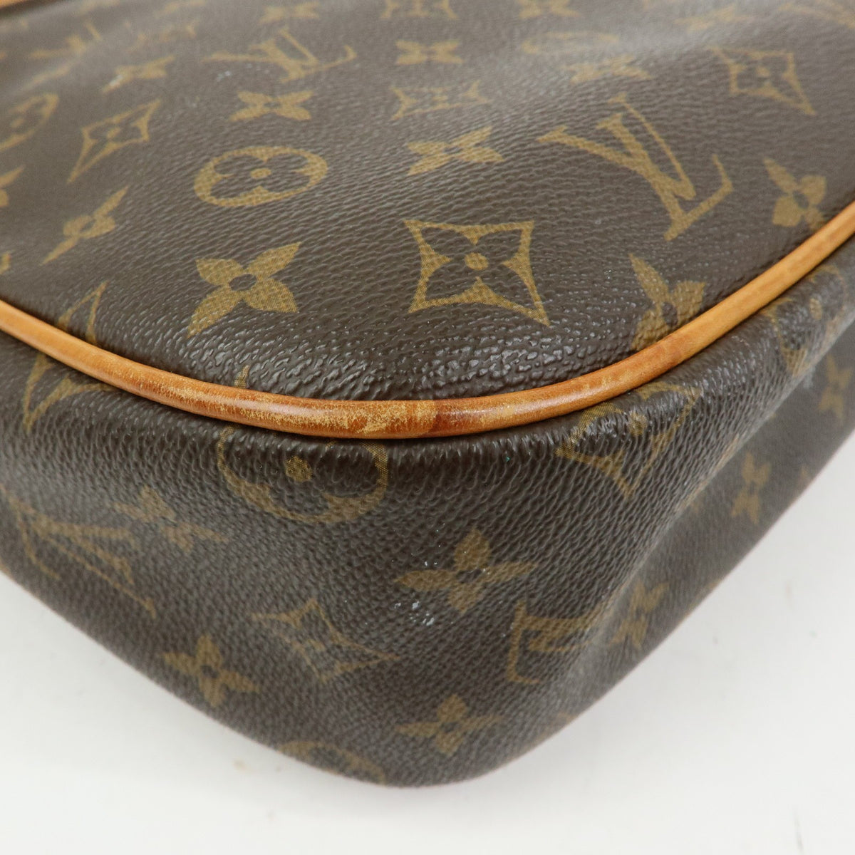 Louis Vuitton Hudson Monogram Canvas Brown Canvas Handbag (Pre-Owned)