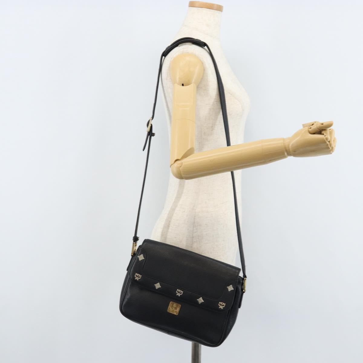 MCM Vintage Vicetos Leather Black Leather Shoulder Bag Bag (Pre-Owned)