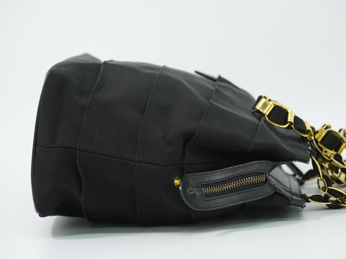 Salvatore Ferragamo Vala Chain Canvas Black Canvas Shoulder Bag Bag (Pre-Owned)