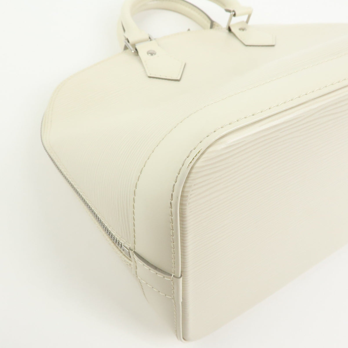 Louis Vuitton Alma Epi Leather White Leather Handbag (Pre-Owned)