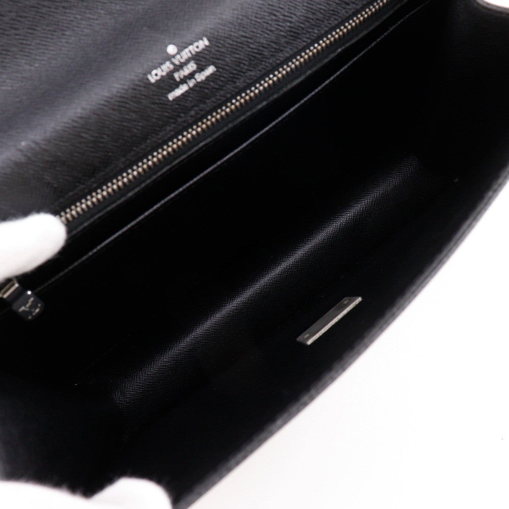 Louis Vuitton Selenga Pochette Taiga Leather Black Leather Clutche & Pouche Bag (Pre-Owned)