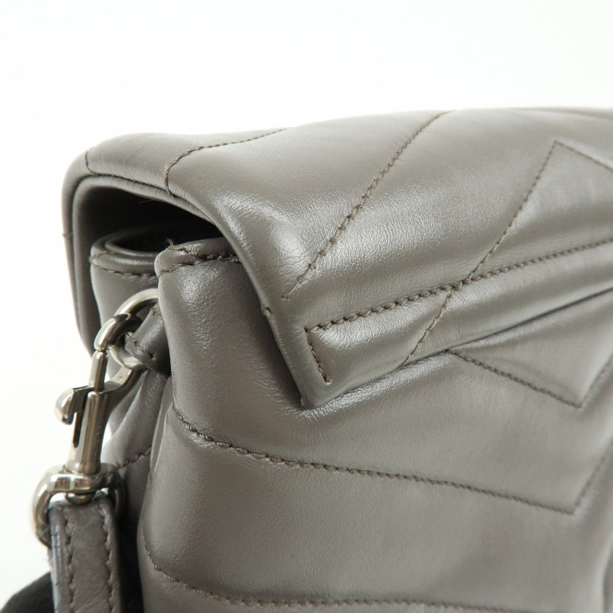 Saint Laurent Loulou Matelasse Chevron Leather Gray Leather Shoulder Bag Bag (Pre-Owned)