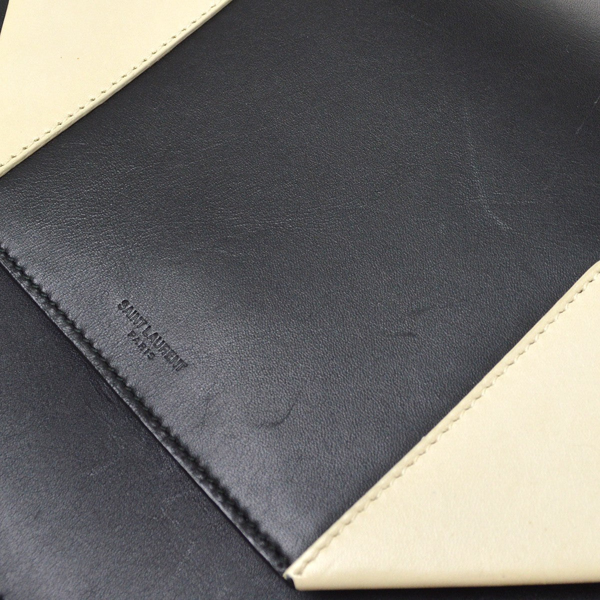 Saint Laurent Betty Leather Black Leather Handbag (Pre-Owned)