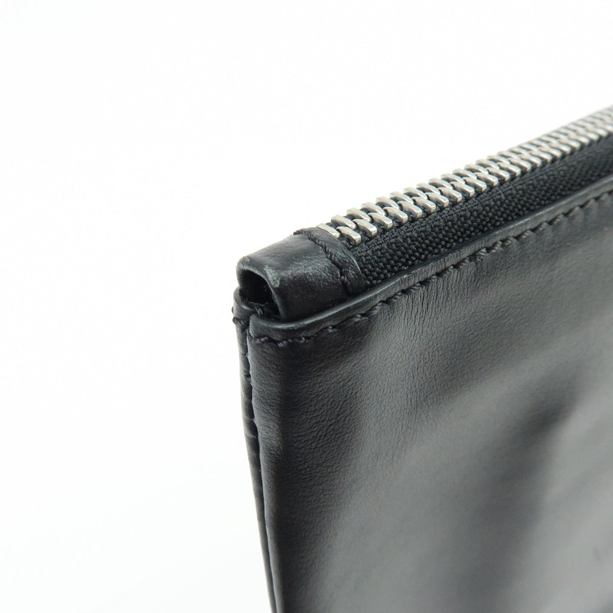 Burberry Logo Zip Printed Leather Black Leather Clutche & Pouche Bag (Pre-Owned)