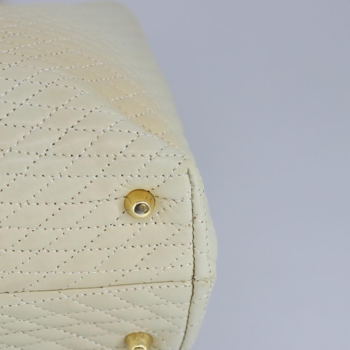 Bally Vintage Quilted Leather Beige Leather Shoulder Bag Bag (Pre-Owned)