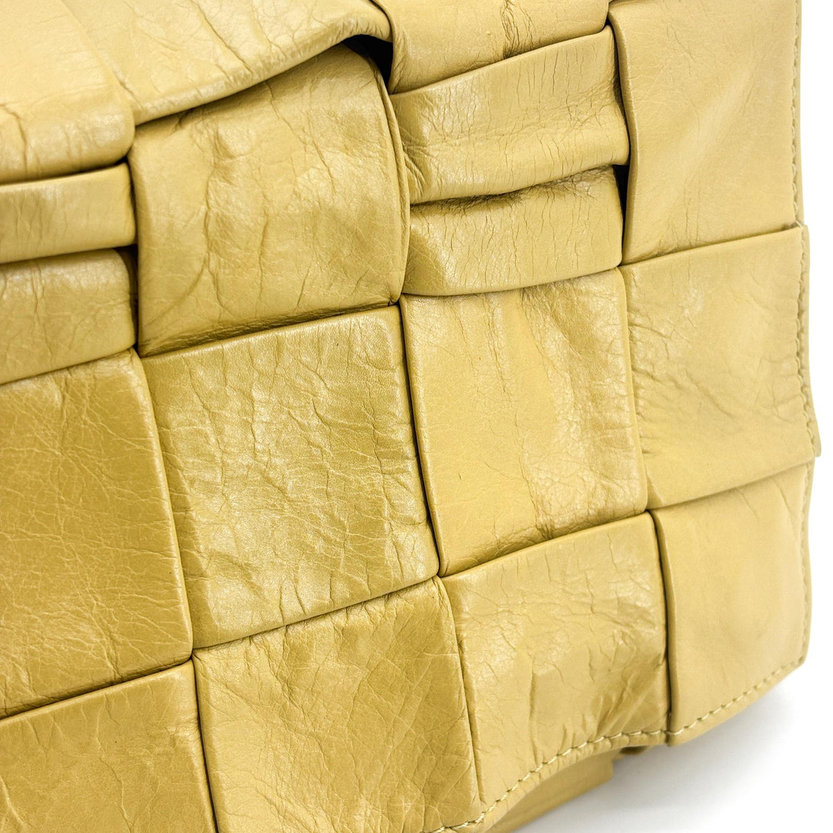 Bottega Veneta Fun Cassette Maxi Intrecciato Leather Yellow Leather Crossbody Bag Bag (Pre-Owned)