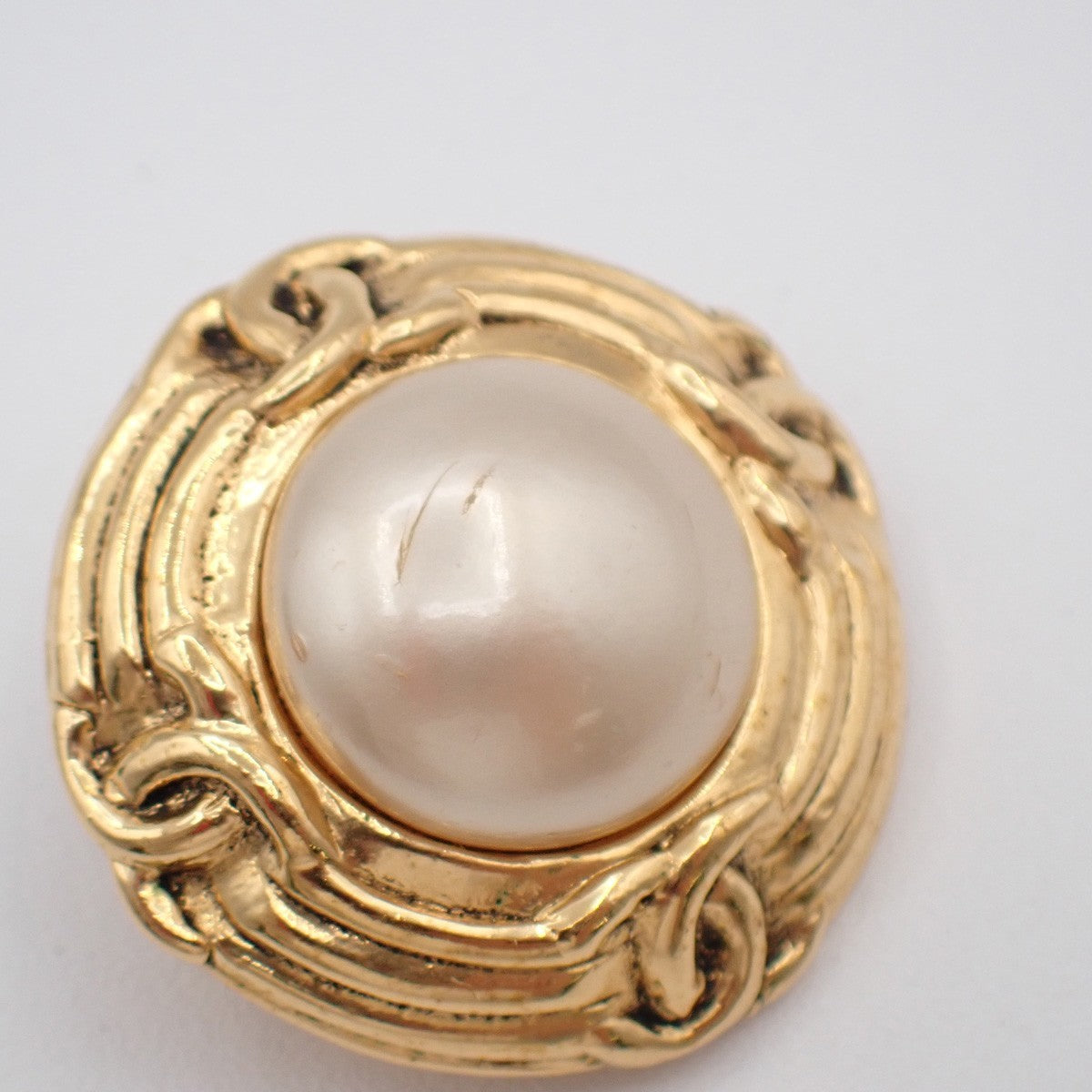 Chanel Vintage Round Clip-On Metal With Faux Pearl Gold Gold_Plated Earrings Jewelry (Pre-Owned)