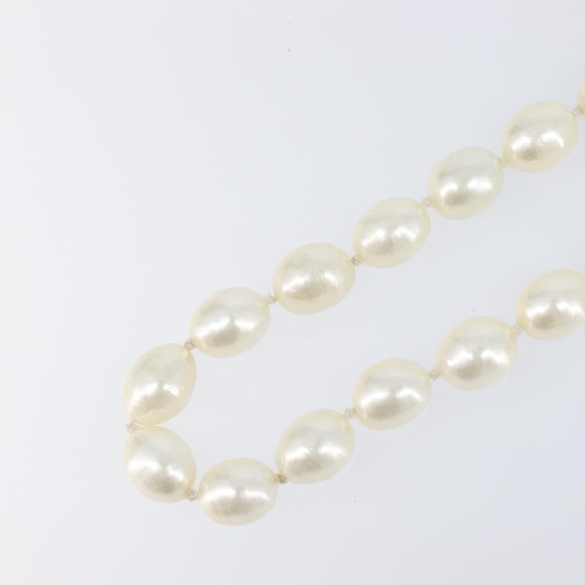 Chanel Cc Pearl Metal And Pearls White Pearl Necklace Jewelry (Pre-Owned)