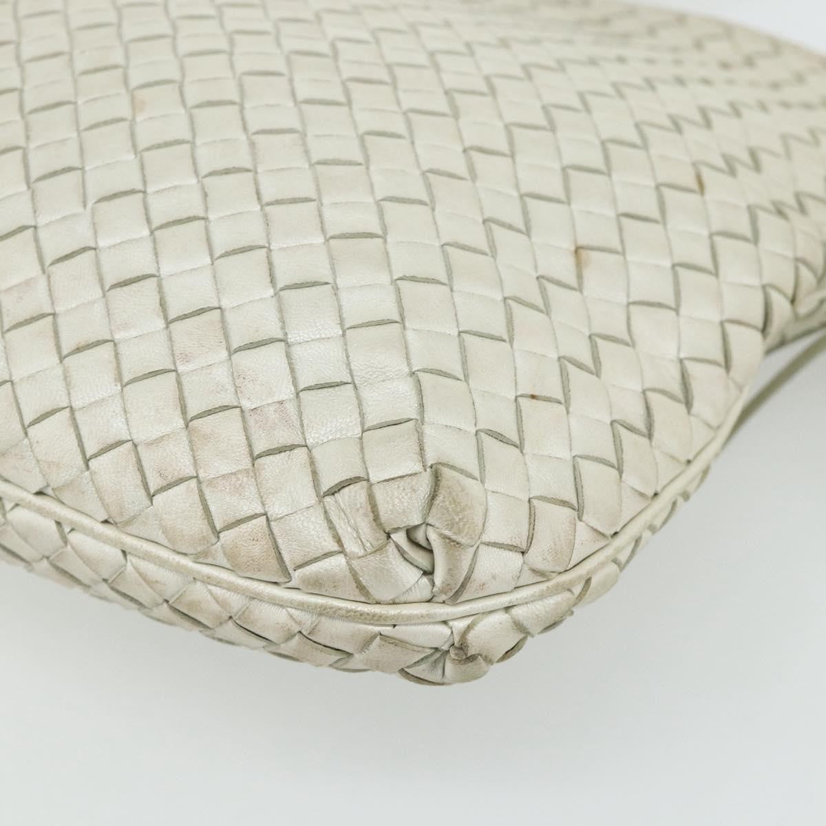 Bottega Veneta Intrecciato Shoulder Leather White Leather Shoulder Bag Bag (Pre-Owned)