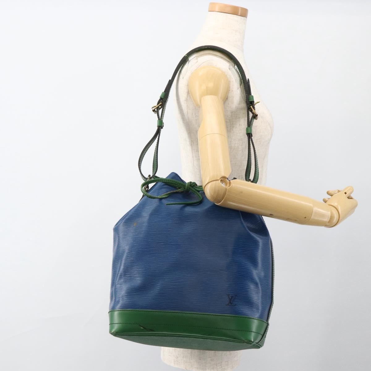 Louis Vuitton Bicolor Noe Epi Leather Blue Leather Shoulder Bag Bag (Pre-Owned)