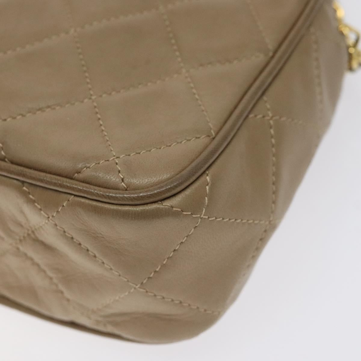 Chanel Vintage Diamond Cc Camera Quilted Leather Beige Leather Shoulder Bag Bag (Pre-Owned)
