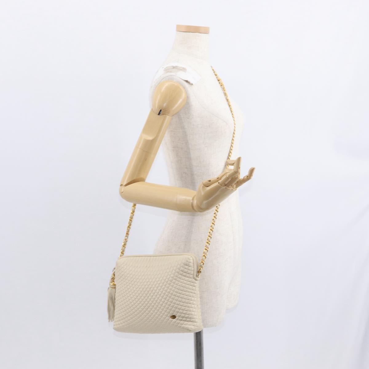 Bally Vintage Chain Quilted Leather Beige Leather Shoulder Bag Bag (Pre-Owned)