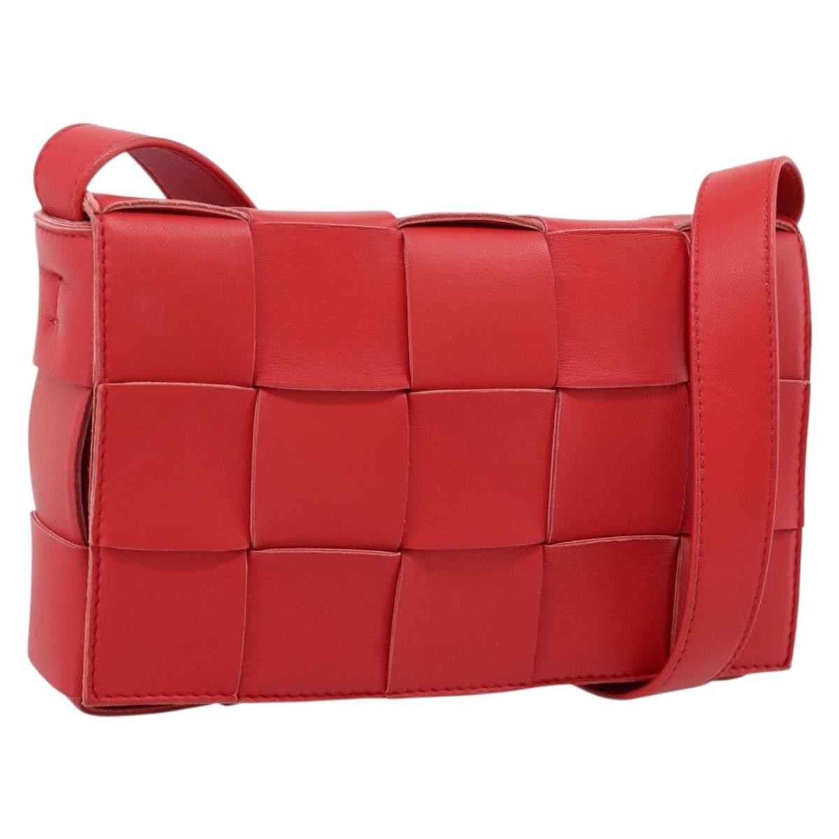 Bottega Veneta Cassette Maxi Intrecciato Leather Red Leather Crossbody Bag Bag (Pre-Owned)