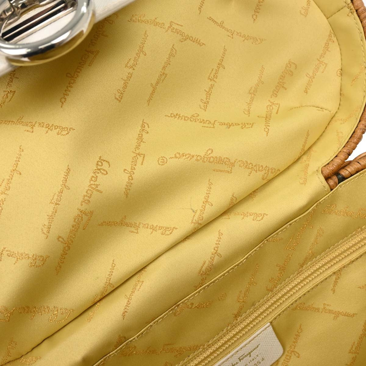 Salvatore Ferragamo Basket Gancini Leather And Wicker White Leather Handbag (Pre-Owned)
