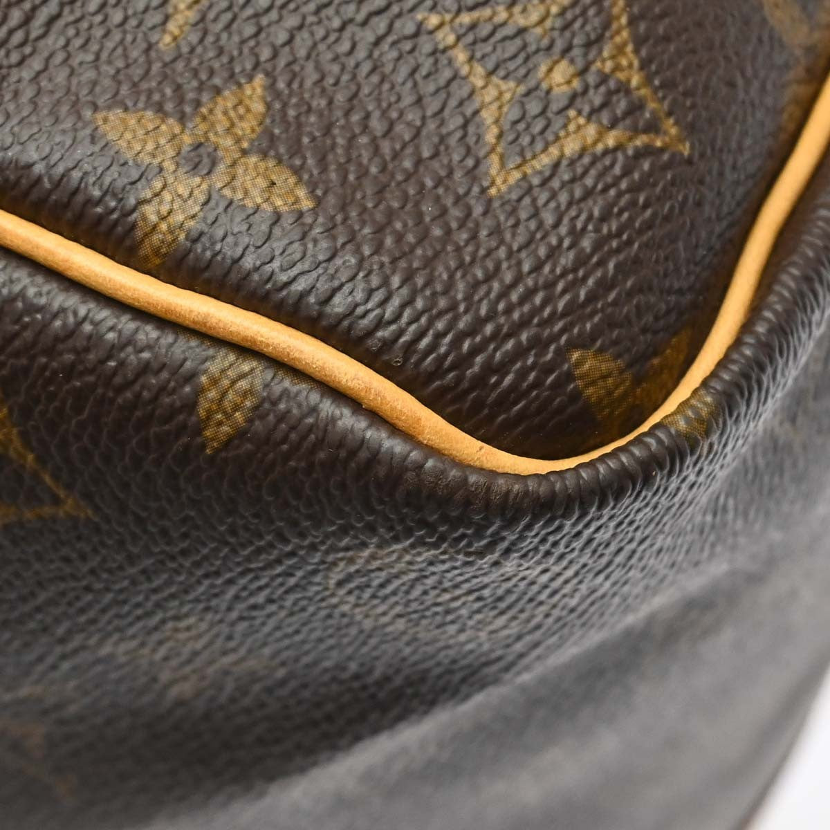 Louis Vuitton Keepall Monogram Canvas Brown Canvas Travel Bag Bag (Pre-Owned)