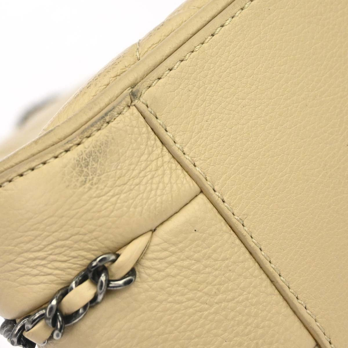 Chanel Flap Shoulder Leather Beige Leather Shoulder Bag Bag (Pre-Owned)