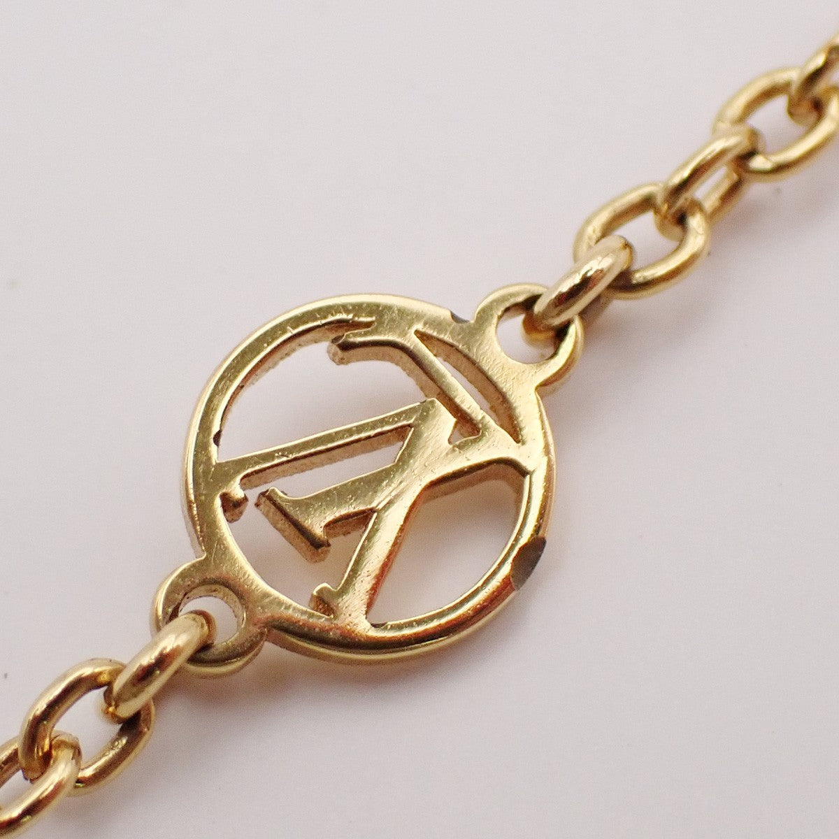 Louis Vuitton Essential V Metal Gold Gold_Plated Necklace Jewelry (Pre-Owned)