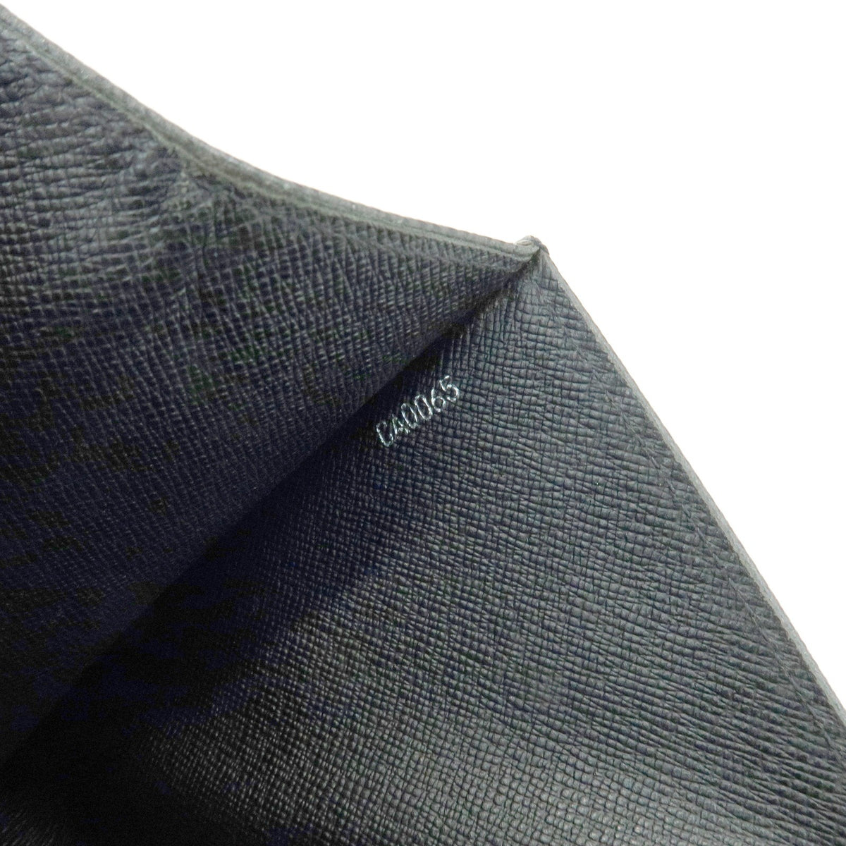 Louis Vuitton Selenga Pochette Taiga Leather Gray Leather Clutche & Pouche Bag (Pre-Owned)