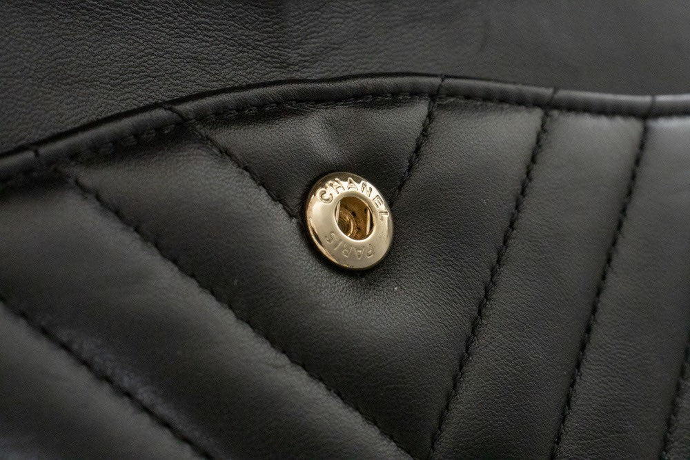 Chanel Timeless - Classic Double Flap Chevron Lambskin Black Leather Shoulder Bag Bag (Pre-Owned)