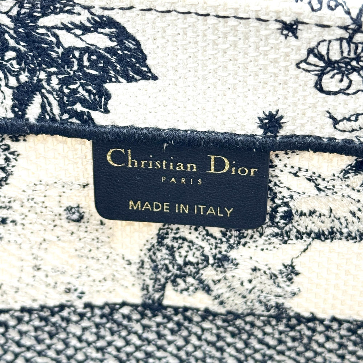 Christian Dior Book Embroidered Canvas White Canvas Tote Bag Bag (Pre-Owned)