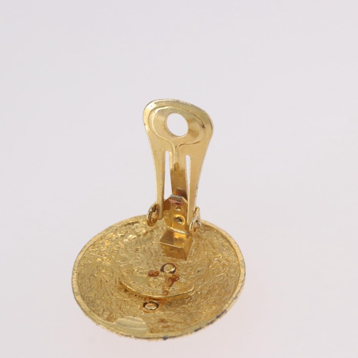 Chanel Vintage Round Cc Clip-On Metal Gold Metal Earrings Jewelry (Pre-Owned)