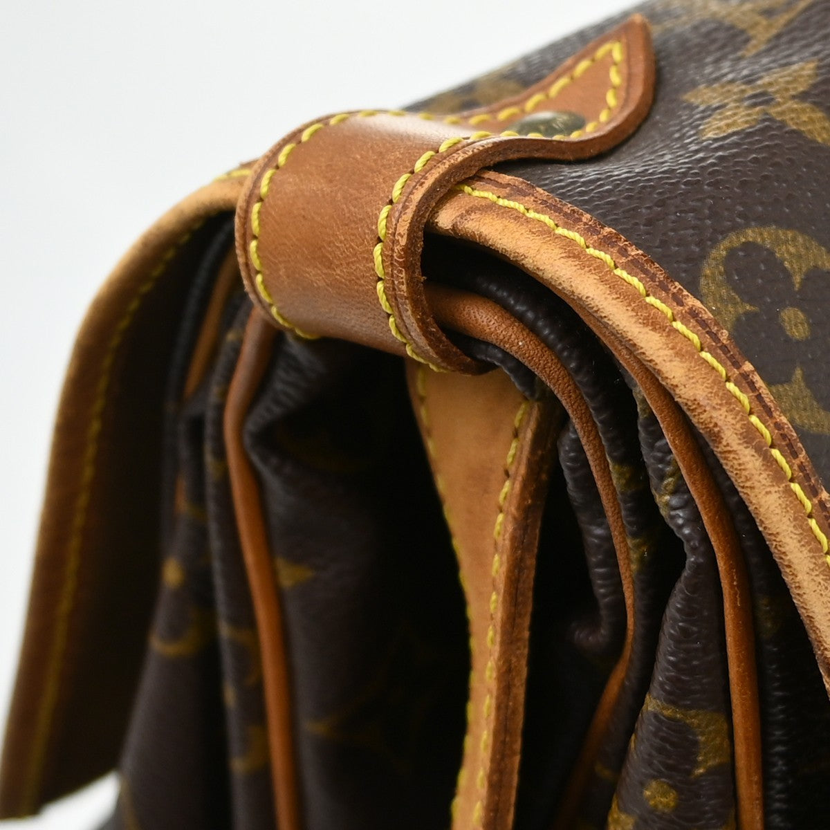 Louis Vuitton Saumur Monogram Canvas Brown Canvas Shoulder Bag Bag (Pre-Owned)
