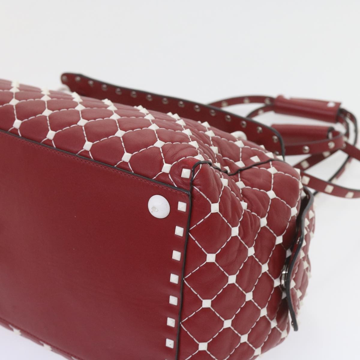 Valentino Garavani Free Rockstud Spike Duffle Quilted Leather Red Leather Shoulder Bag Bag (Pre-Owned)