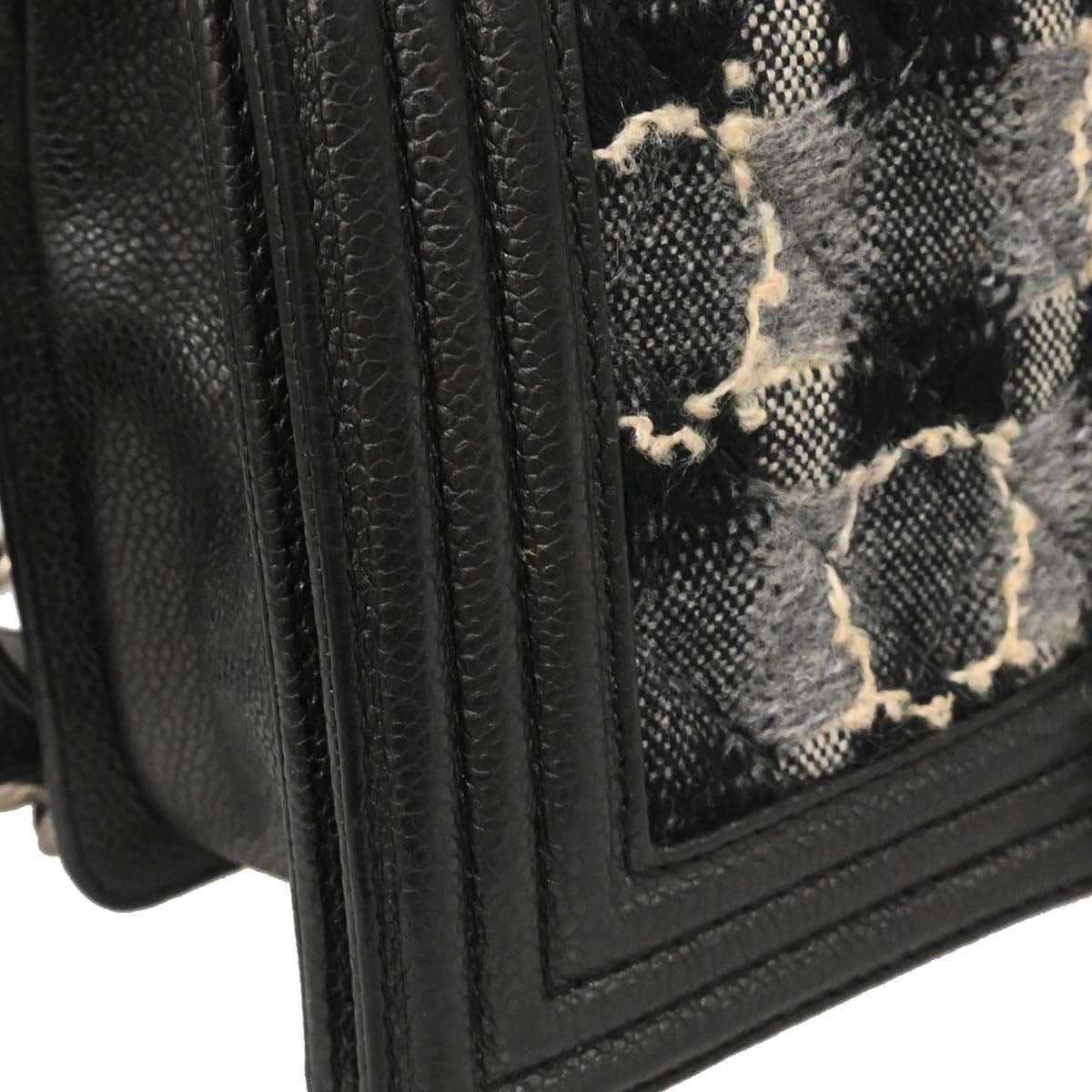 Chanel Boy Flap Tweed And Leather Black Leather Shoulder Bag Bag (Pre-Owned)